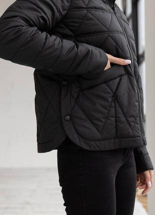 Весенняя куртка со съемным капюшоном черная5 фото