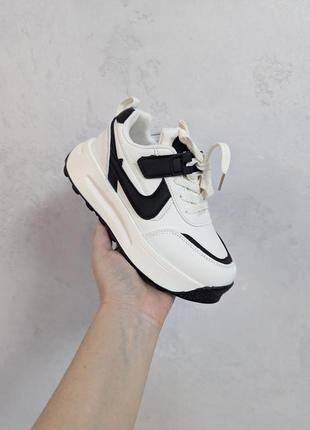 Стильні кросівки для дівчинки білі