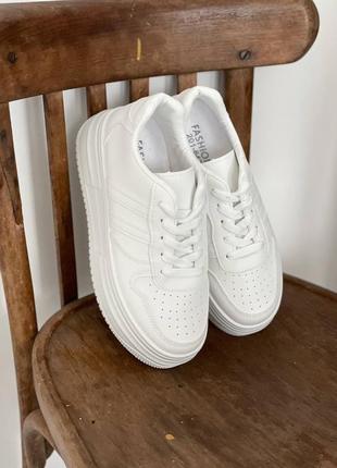 Белые базовые кроссовки2 фото