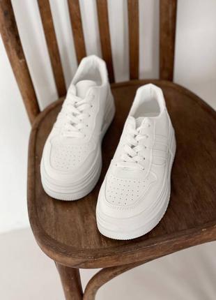Белые базовые кроссовки9 фото