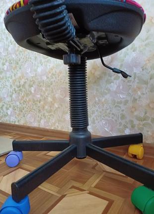 Крісло дитяче, шкільне на колесах