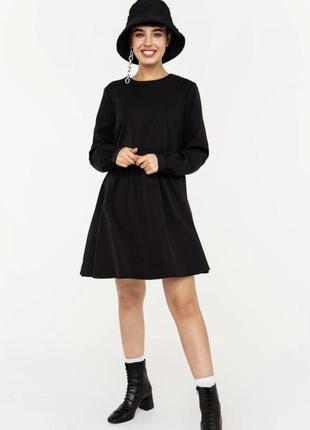 Чорна коротка сукня вільного крою з кишенями
