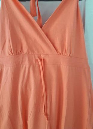 Летний сарафан персикового цвета