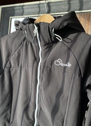 Лыжная термо куртка на утеплении черного цвета размер s-m имеет карман для скипаста на левой руке5 фото