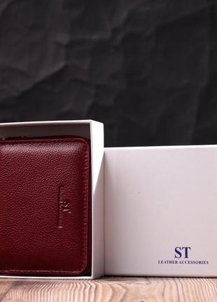 Симпатичний шкіряний гаманець для жінок на блискавці з тисненим логотипом виробника st leather 19491 бордовий8 фото