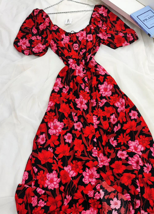 Прекрасна сукня на ґудзиках в червоний квітковий принт wallis