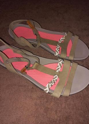 Босоніжки clarks
