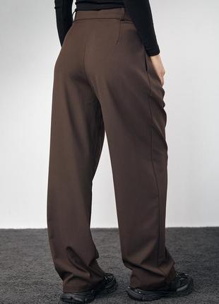 Классические брюки с акцентными пуговицами на поясе2 фото