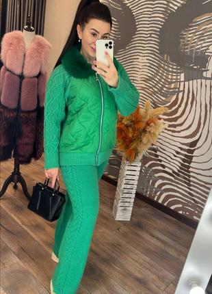 Женский брючный костюм машинной вязки с курткой и брюками палаццо теплый зеленый прогулочный трикотажный вязаный1 фото
