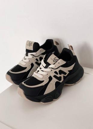 Чорно-бежеві весняні кросівки з еко-шкіри та еко-замші