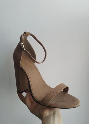 Босоніжки на підборах asos