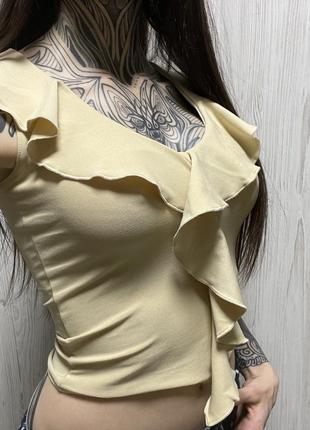 Кремовий топ блуза з рюшами