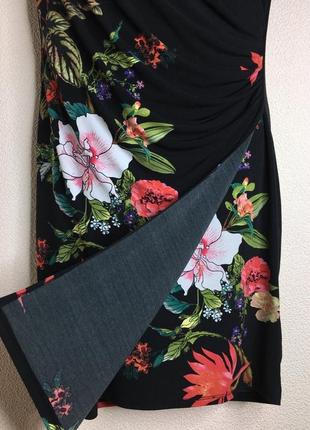 Платье на запах с цветочным принтом3 фото