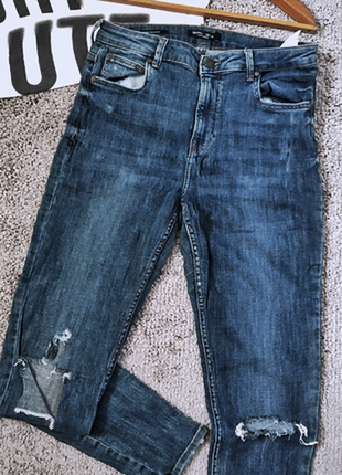Модные рванные джинсы высокая посадка