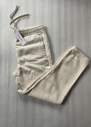 Нові штани calvin klein (ck beige joggers) з америкі 32 (m),34 (l)10 фото