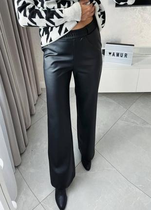 Трендові штани палаццо з екошкіри на флісі, теплі та стильні2 фото