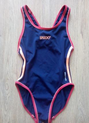 Яркий спортивный купальник speedo