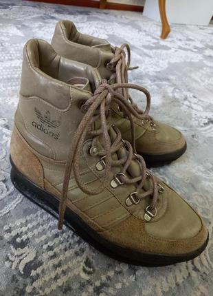 Фирменные женские кроссовки adidas