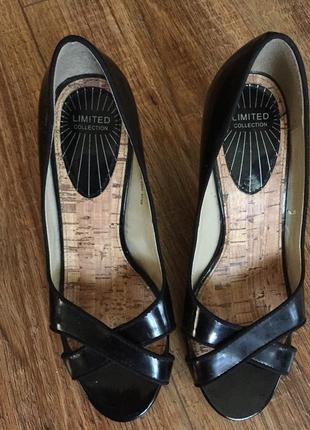 Лакированные чёрные босоножки / туфли на каблуке5 фото