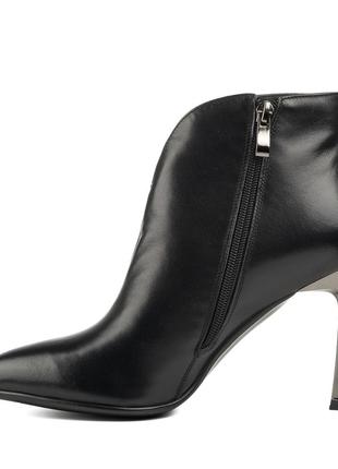 Ботильйони жіночі шкіряні чорні на шпильці 1776б