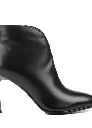 Ботильйони жіночі шкіряні чорні на шпильці 1776б