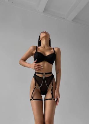 Эротические гартеры с сплошным поясом на бедрах с цепочками