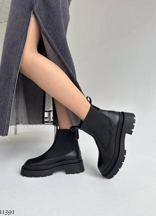 Черные кожаные короткие ботинки челси