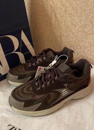 Кроссовки zara