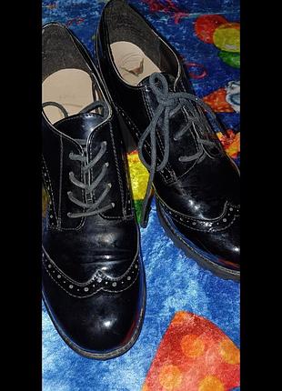 Туфлі лаковані 40 розмір