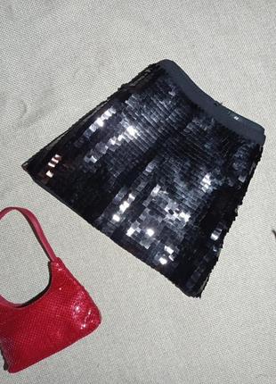 Мини юбка с пайетками спереди черного цвета,1 фото