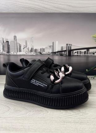 Черные кроссовки для девочки