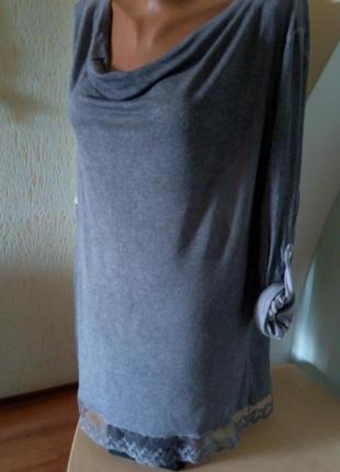 Серая свободная меланжевая трикотажная блузка горловина качельки3 фото