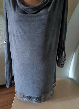 Серая свободная меланжевая трикотажная блузка горловина качельки2 фото