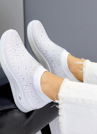 Белые текстильные кроссовки - спортивные мокасины декорированы стразами7 фото