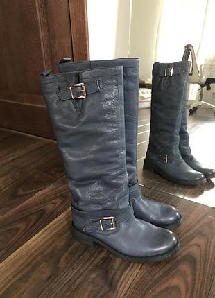 Кожаные зимние сапоги на низком каблуке