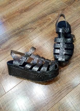 Босоножки масивние