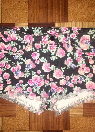 Фірмові, яскраві шорти в квітковий принт!