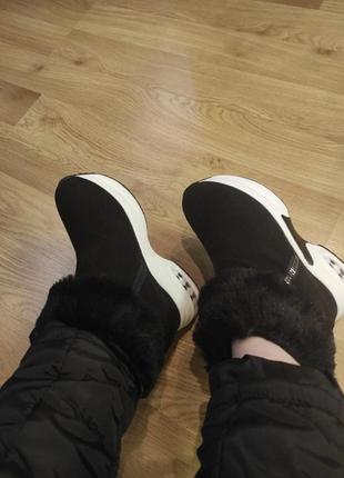 Женские ботинки , ботильоны черного цвета на платформе