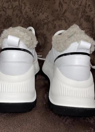 Стильні зимовi шкіряні білі кросівки на високiй  пiдошвi ! 38 розмір2 фото