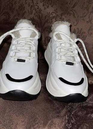 Стильні зимовi шкіряні білі кросівки на високiй  пiдошвi ! 38 розмір6 фото