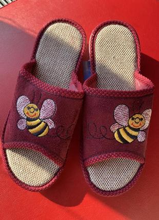 Детские тапочки комнатная обувь шлепанцы открытые с пчёлками