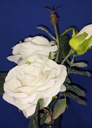 Белые розы букет роз искусственные в декоративной бутылке подарок маме2 фото