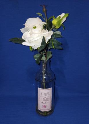 Белые розы букет роз искусственные в декоративной бутылке подарок маме