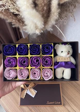 Подарунковий набір із трояндами з мила, троянди з мила 12 шт з ведмедем1 фото