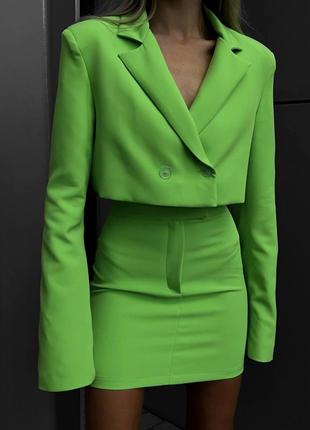 Салатовый зеленый костюм укороченный пиджак жакет и юбка5 фото