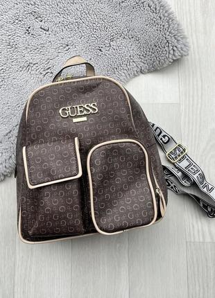 Рюкзак від бренду guess