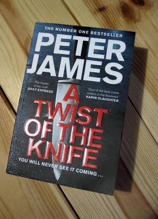 Книга англійською мовою "a twist of the knife" peter james