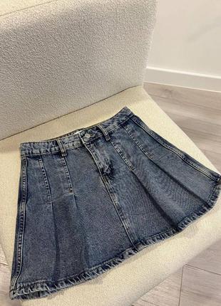 Короткая джинсовая юбка со складками4 фото
