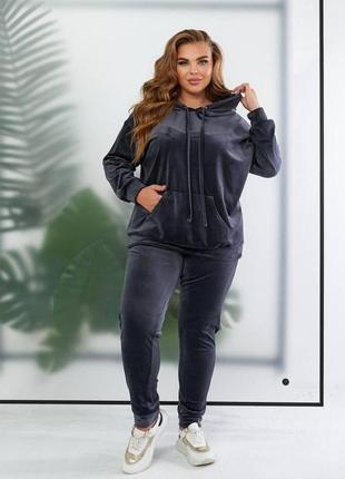 Спортивный велюровый костюм