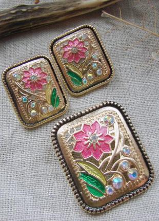 Золотистий набір прикрас брошка і сережки з рожевими квітами комплект прикрас1 фото